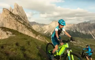 kid on ebike on seceda